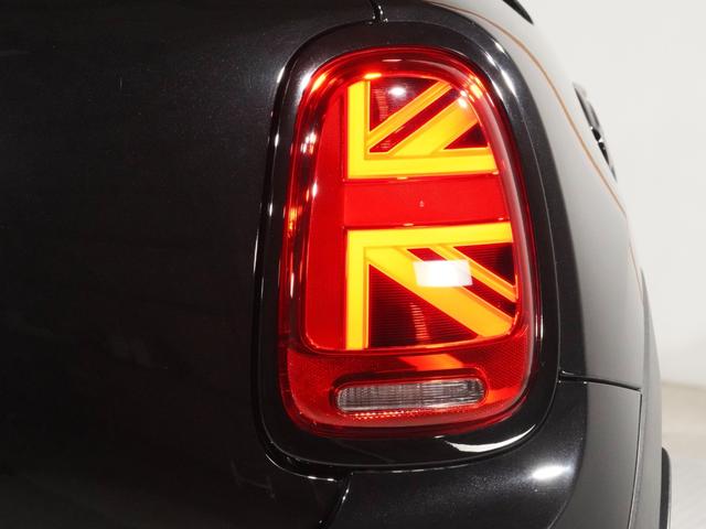 MINI クーパーS パーキングアシスト バックカメラ 前後障害物センサー JCWステアリング/ホイール ドライビングモード ストレージコンパートメントパッケージ アクティブクルコン 純正ナビ ETC2.0 整備付(27枚目)