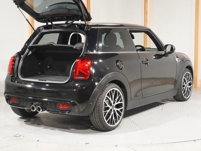 MINI クーパーS パーキングアシスト バックカメラ 前後障害物センサー JCWステアリング/ホイール ドライビングモード ストレージコンパートメントパッケージ アクティブクルコン 純正ナビ ETC2.0 整備付(28枚目)