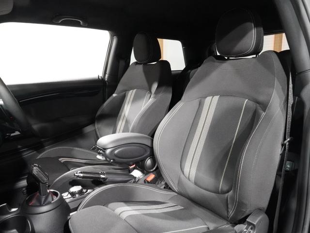 MINI クーパーS パーキングアシスト バックカメラ 前後障害物センサー JCWステアリング/ホイール ドライビングモード ストレージコンパートメントパッケージ アクティブクルコン 純正ナビ ETC2.0 整備付(33枚目)