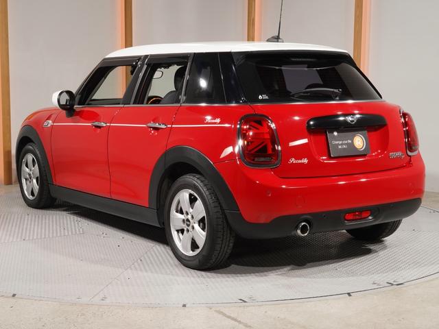 MINI クーパーD ピカデリーエディション 特別仕様車 専用装備 レザレットシート シートヒーター 純正ナビ バックカメラ 衝突軽減ブレーキ リア障害物センサー コンフォートアクセス 15インチアルミホイール ETC 整備付(10枚目)