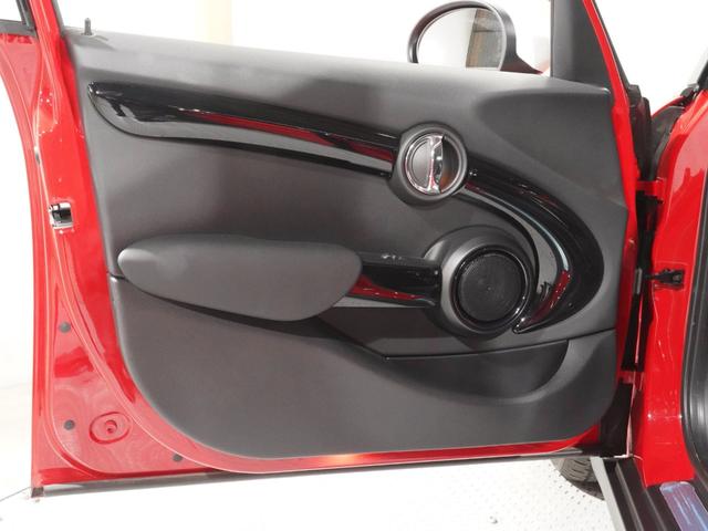 MINI クーパーD ピカデリーエディション 特別仕様車 専用装備 レザレットシート シートヒーター 純正ナビ バックカメラ 衝突軽減ブレーキ リア障害物センサー コンフォートアクセス 15インチアルミホイール ETC 整備付(14枚目)