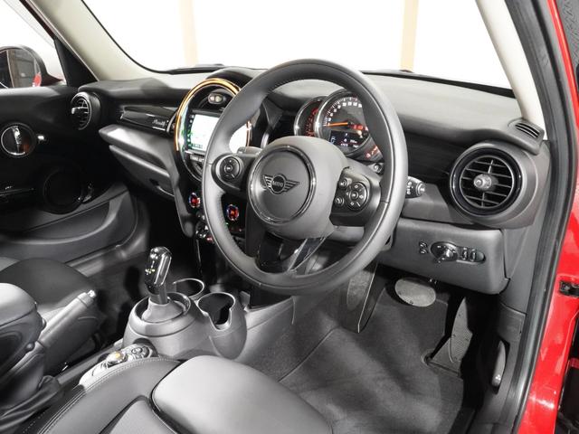 MINI クーパーD ピカデリーエディション 特別仕様車 専用装備 レザレットシート シートヒーター 純正ナビ バックカメラ 衝突軽減ブレーキ リア障害物センサー コンフォートアクセス 15インチアルミホイール ETC 整備付(16枚目)