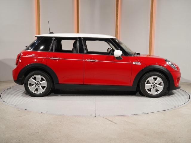 MINI クーパーD ピカデリーエディション 特別仕様車 専用装備 レザレットシート シートヒーター 純正ナビ バックカメラ 衝突軽減ブレーキ リア障害物センサー コンフォートアクセス 15インチアルミホイール ETC 整備付(23枚目)