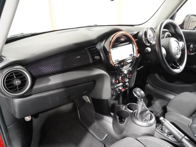 MINI クーパーS 禁煙車 純正ナビ アームレスト レザーステアリング LEDヘッドライト ホワイトターンシグナルライト ETC2.0 整備付(14枚目)