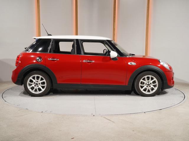 MINI クーパーS 禁煙車 純正ナビ アームレスト レザーステアリング LEDヘッドライト ホワイトターンシグナルライト ETC2.0 整備付(22枚目)