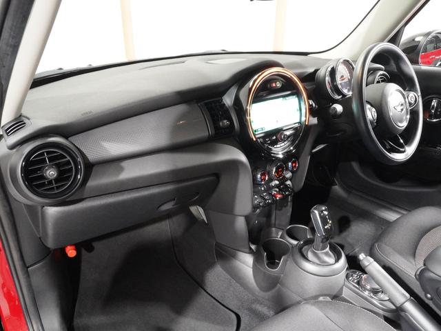 ■車輛評価書について・・・当社の物件は、基本、「修復暦なしの価値ある物件」のみを厳選して仕入れを行っておりますが、更なる安心感を添える為、「ｇｏｏ鑑定」にて品質評価を受けることができます。