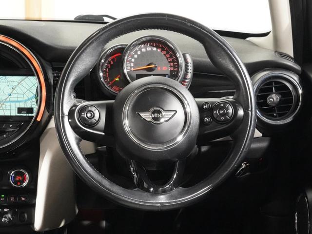 MINI クーパーS 禁煙車 レザーシート シートヒーター クルコン バックカメラ リア障害物センサー ストレージコンパートメントパッケージ 純正ナビ ETC2.0 整備付(17枚目)