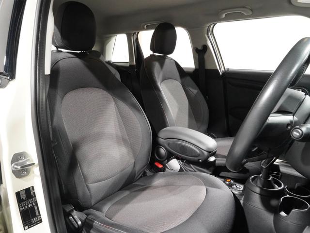 MINI クーパー コンフォートアクセス パーキングアシスト バックカメラ 前後障害物センサー ストレージコンパートメントパッケージ 衝突軽減ブレーキ LEDヘッドライト/フォグランプ 純正ナビ ETC 整備付(5枚目)