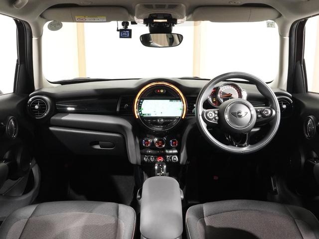 ＭＩＮＩ クーパー　限定車　禁煙車　ワンオーナー　専用装備　アクティブクルコン　コンフォートアクセス　バックカメラ　パーキングアシスト　前後障害物センサー　衝突軽減ブレーキ　ＬＥＤヘッドライト　ＥＴＣ　整備付（4枚目）