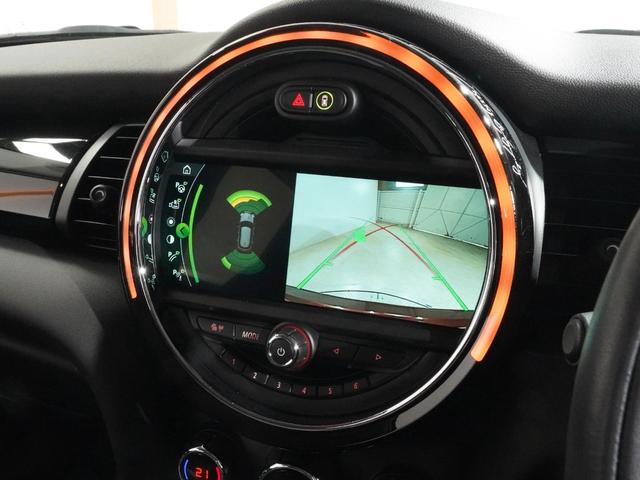 ＭＩＮＩ クーパー　限定車　禁煙車　ワンオーナー　専用装備　アクティブクルコン　コンフォートアクセス　バックカメラ　パーキングアシスト　前後障害物センサー　衝突軽減ブレーキ　ＬＥＤヘッドライト　ＥＴＣ　整備付（6枚目）
