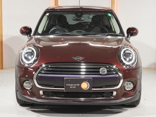 ＭＩＮＩ クーパー　限定車　禁煙車　ワンオーナー　専用装備　アクティブクルコン　コンフォートアクセス　バックカメラ　パーキングアシスト　前後障害物センサー　衝突軽減ブレーキ　ＬＥＤヘッドライト　ＥＴＣ　整備付（8枚目）