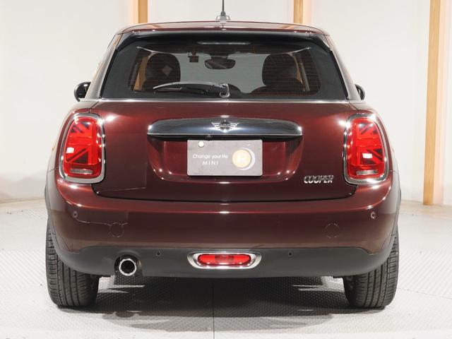 ＭＩＮＩ クーパー　限定車　禁煙車　ワンオーナー　専用装備　アクティブクルコン　コンフォートアクセス　バックカメラ　パーキングアシスト　前後障害物センサー　衝突軽減ブレーキ　ＬＥＤヘッドライト　ＥＴＣ　整備付（9枚目）