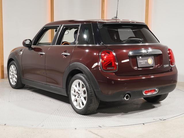 ＭＩＮＩ クーパー　限定車　禁煙車　ワンオーナー　専用装備　アクティブクルコン　コンフォートアクセス　バックカメラ　パーキングアシスト　前後障害物センサー　衝突軽減ブレーキ　ＬＥＤヘッドライト　ＥＴＣ　整備付（10枚目）
