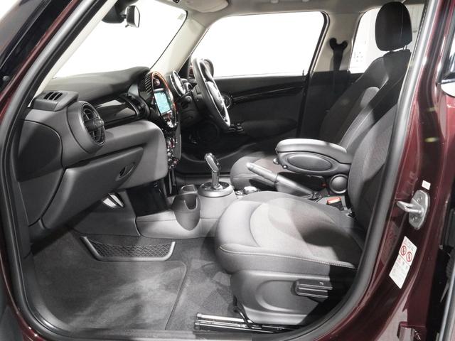 ＭＩＮＩ クーパー　限定車　禁煙車　ワンオーナー　専用装備　アクティブクルコン　コンフォートアクセス　バックカメラ　パーキングアシスト　前後障害物センサー　衝突軽減ブレーキ　ＬＥＤヘッドライト　ＥＴＣ　整備付（12枚目）