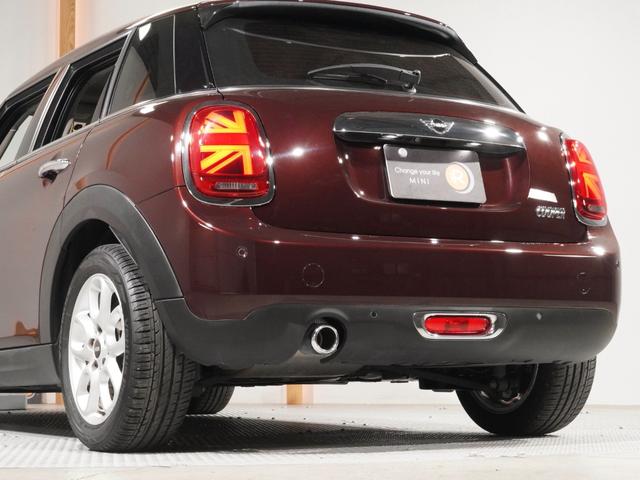 ＭＩＮＩ クーパー　限定車　禁煙車　ワンオーナー　専用装備　アクティブクルコン　コンフォートアクセス　バックカメラ　パーキングアシスト　前後障害物センサー　衝突軽減ブレーキ　ＬＥＤヘッドライト　ＥＴＣ　整備付（27枚目）