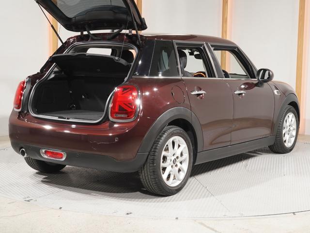 ＭＩＮＩ クーパー　限定車　禁煙車　ワンオーナー　専用装備　アクティブクルコン　コンフォートアクセス　バックカメラ　パーキングアシスト　前後障害物センサー　衝突軽減ブレーキ　ＬＥＤヘッドライト　ＥＴＣ　整備付（29枚目）