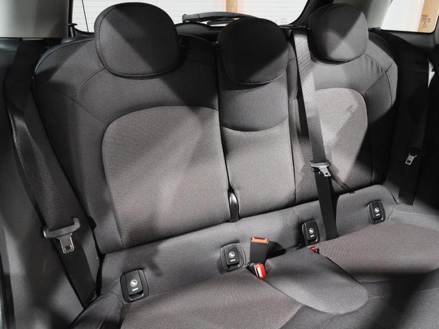 ＭＩＮＩ クーパー　限定車　禁煙車　ワンオーナー　専用装備　アクティブクルコン　コンフォートアクセス　バックカメラ　パーキングアシスト　前後障害物センサー　衝突軽減ブレーキ　ＬＥＤヘッドライト　ＥＴＣ　整備付（35枚目）