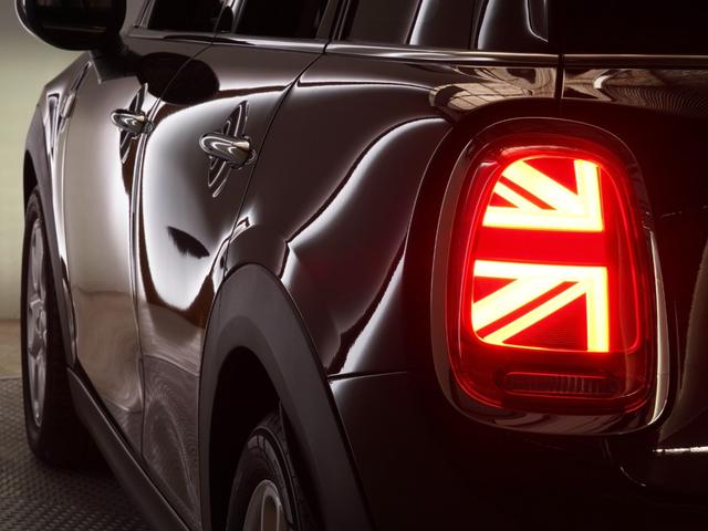 ＭＩＮＩ クーパー　限定車　禁煙車　ワンオーナー　専用装備　アクティブクルコン　コンフォートアクセス　バックカメラ　パーキングアシスト　前後障害物センサー　衝突軽減ブレーキ　ＬＥＤヘッドライト　ＥＴＣ　整備付（41枚目）