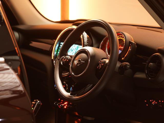 ＭＩＮＩ クーパー　限定車　禁煙車　ワンオーナー　専用装備　アクティブクルコン　コンフォートアクセス　バックカメラ　パーキングアシスト　前後障害物センサー　衝突軽減ブレーキ　ＬＥＤヘッドライト　ＥＴＣ　整備付（42枚目）