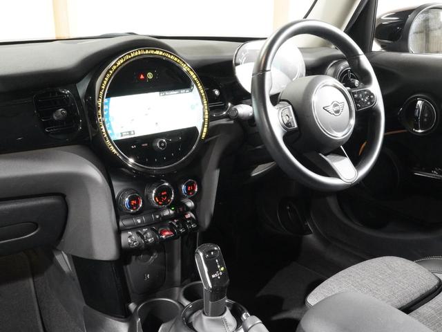 MINI クーパー クラシック・トリム 禁煙車 クロス/レザレット クルコン コンフォートアクセス パーキングアシスト バックカメラ 前後障害物センサー ドライビングモード 純正ナビ ETC 整備付(18枚目)