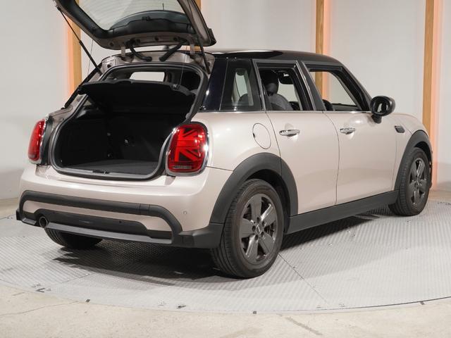 MINI クーパー クラシック・トリム 禁煙車 クロス/レザレット クルコン コンフォートアクセス パーキングアシスト バックカメラ 前後障害物センサー ドライビングモード 純正ナビ ETC 整備付(28枚目)