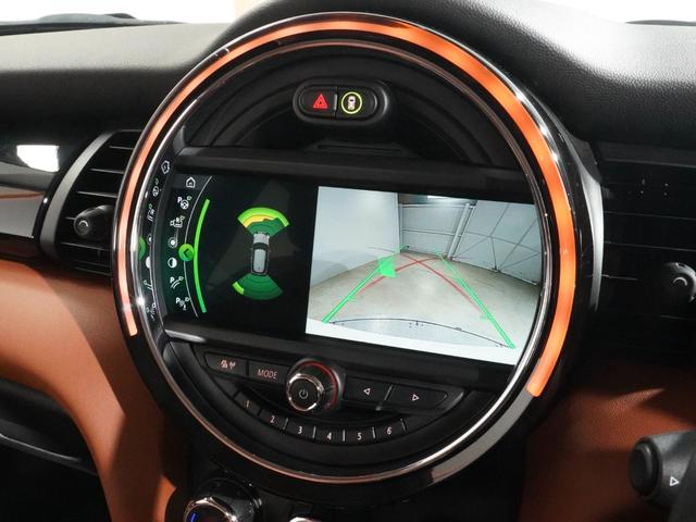 ＭＩＮＩ クーパーＳ　禁煙車　レザーシート　シートヒーター　ヘッドアップディスプレイ　バックカメラ　パーキングアシスト　前後障害物センサー　ドライビングモード　アクティブクルコン　純正ナビ　ＥＴＣ２．０　整備付（6枚目）
