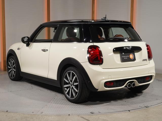 ＭＩＮＩ クーパーＳ　禁煙車　レザーシート　シートヒーター　ヘッドアップディスプレイ　バックカメラ　パーキングアシスト　前後障害物センサー　ドライビングモード　アクティブクルコン　純正ナビ　ＥＴＣ２．０　整備付（10枚目）