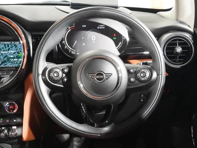 ＭＩＮＩ クーパーＳ　禁煙車　レザーシート　シートヒーター　ヘッドアップディスプレイ　バックカメラ　パーキングアシスト　前後障害物センサー　ドライビングモード　アクティブクルコン　純正ナビ　ＥＴＣ２．０　整備付（17枚目）