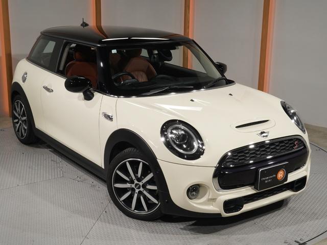 ＭＩＮＩ クーパーＳ　禁煙車　レザーシート　シートヒーター　ヘッドアップディスプレイ　バックカメラ　パーキングアシスト　前後障害物センサー　ドライビングモード　アクティブクルコン　純正ナビ　ＥＴＣ２．０　整備付（19枚目）