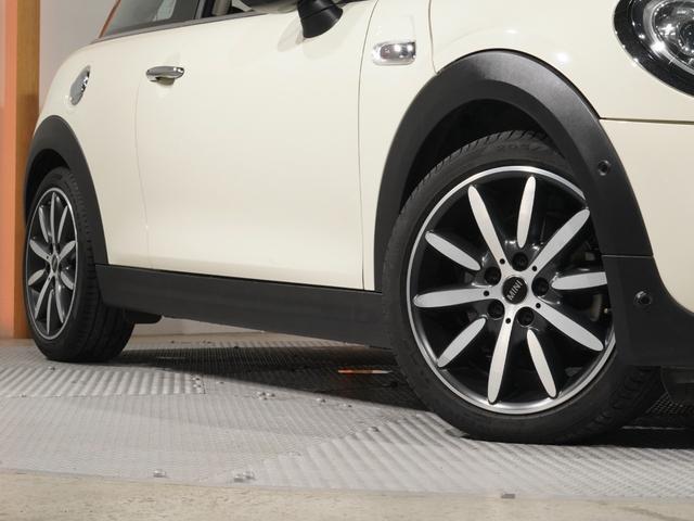 ＭＩＮＩ クーパーＳ　禁煙車　レザーシート　シートヒーター　ヘッドアップディスプレイ　バックカメラ　パーキングアシスト　前後障害物センサー　ドライビングモード　アクティブクルコン　純正ナビ　ＥＴＣ２．０　整備付（20枚目）