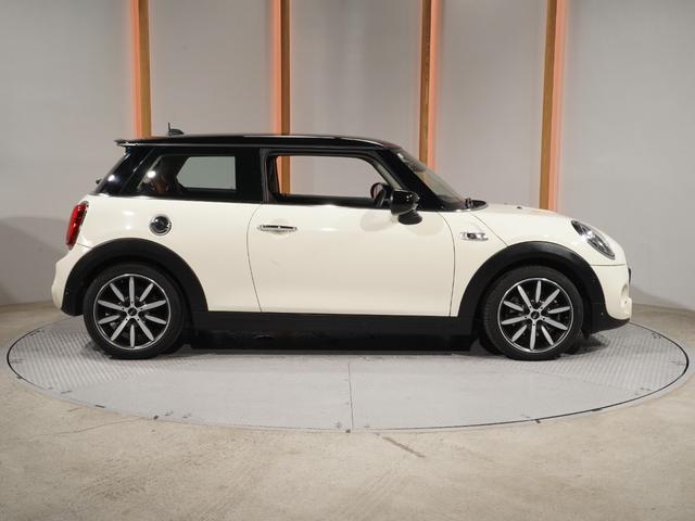 ＭＩＮＩ クーパーＳ　禁煙車　レザーシート　シートヒーター　ヘッドアップディスプレイ　バックカメラ　パーキングアシスト　前後障害物センサー　ドライビングモード　アクティブクルコン　純正ナビ　ＥＴＣ２．０　整備付（23枚目）
