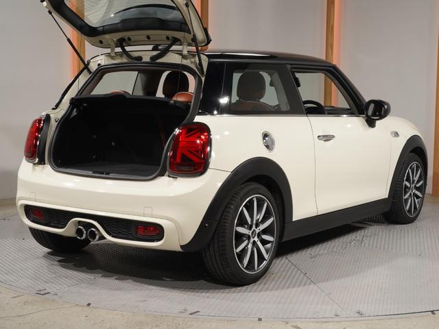 ＭＩＮＩ クーパーＳ　禁煙車　レザーシート　シートヒーター　ヘッドアップディスプレイ　バックカメラ　パーキングアシスト　前後障害物センサー　ドライビングモード　アクティブクルコン　純正ナビ　ＥＴＣ２．０　整備付（28枚目）