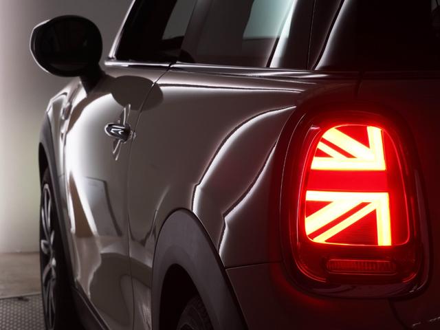 ＭＩＮＩ クーパーＳ　禁煙車　レザーシート　シートヒーター　ヘッドアップディスプレイ　バックカメラ　パーキングアシスト　前後障害物センサー　ドライビングモード　アクティブクルコン　純正ナビ　ＥＴＣ２．０　整備付（39枚目）