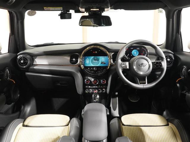 ＭＩＮＩ クーパーＳ　レゾリュート・エディション　限定車　禁煙車ワンオーナー　専用装備　クロス／レザレット／ヒーター　クルコン　ＡｐｐｌｅＣａｒＰｌａｙ　ワイヤレスチャージ　ヘッドアップディスプレイ　バックカメラ　障害物センサー　ＥＴＣ２．０　整備付（4枚目）