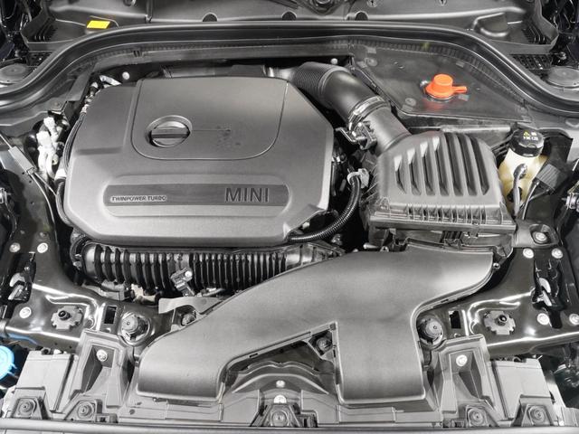 ＭＩＮＩ クーパーＳ　レゾリュート・エディション　限定車　禁煙車ワンオーナー　専用装備　クロス／レザレット／ヒーター　クルコン　ＡｐｐｌｅＣａｒＰｌａｙ　ワイヤレスチャージ　ヘッドアップディスプレイ　バックカメラ　障害物センサー　ＥＴＣ２．０　整備付（7枚目）