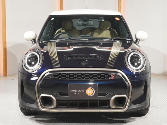 ＭＩＮＩ クーパーＳ　レゾリュート・エディション　限定車　禁煙車ワンオーナー　専用装備　クロス／レザレット／ヒーター　クルコン　ＡｐｐｌｅＣａｒＰｌａｙ　ワイヤレスチャージ　ヘッドアップディスプレイ　バックカメラ　障害物センサー　ＥＴＣ２．０　整備付（8枚目）