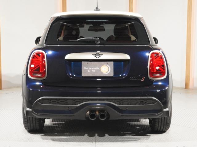 ＭＩＮＩ クーパーＳ　レゾリュート・エディション　限定車　禁煙車ワンオーナー　専用装備　クロス／レザレット／ヒーター　クルコン　ＡｐｐｌｅＣａｒＰｌａｙ　ワイヤレスチャージ　ヘッドアップディスプレイ　バックカメラ　障害物センサー　ＥＴＣ２．０　整備付（9枚目）