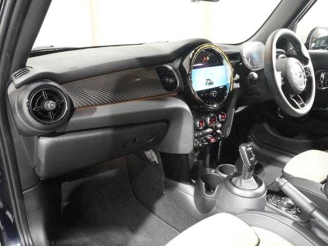 ＭＩＮＩ クーパーＳ　レゾリュート・エディション　限定車　禁煙車ワンオーナー　専用装備　クロス／レザレット／ヒーター　クルコン　ＡｐｐｌｅＣａｒＰｌａｙ　ワイヤレスチャージ　ヘッドアップディスプレイ　バックカメラ　障害物センサー　ＥＴＣ２．０　整備付（15枚目）