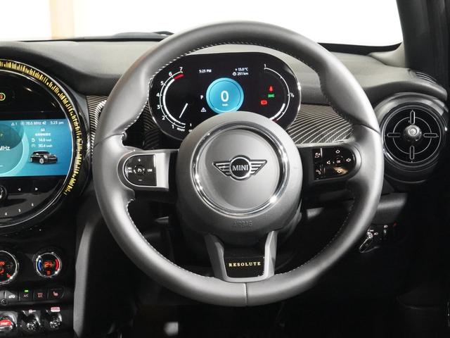 ＭＩＮＩ クーパーＳ　レゾリュート・エディション　限定車　禁煙車ワンオーナー　専用装備　クロス／レザレット／ヒーター　クルコン　ＡｐｐｌｅＣａｒＰｌａｙ　ワイヤレスチャージ　ヘッドアップディスプレイ　バックカメラ　障害物センサー　ＥＴＣ２．０　整備付（17枚目）