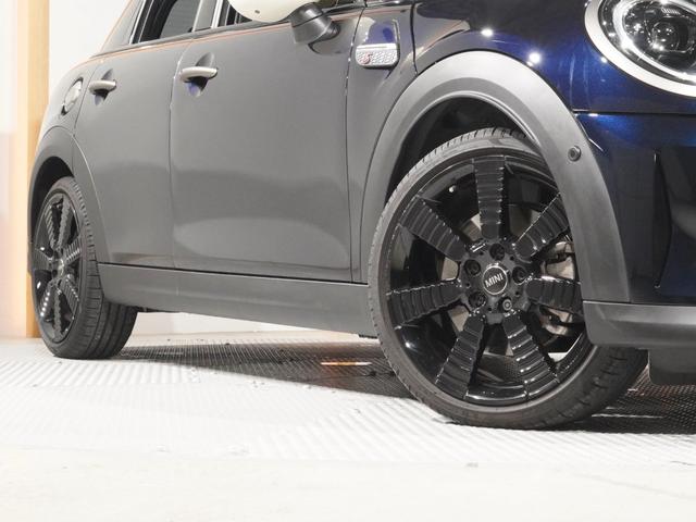 ＭＩＮＩ クーパーＳ　レゾリュート・エディション　限定車　禁煙車ワンオーナー　専用装備　クロス／レザレット／ヒーター　クルコン　ＡｐｐｌｅＣａｒＰｌａｙ　ワイヤレスチャージ　ヘッドアップディスプレイ　バックカメラ　障害物センサー　ＥＴＣ２．０　整備付（20枚目）
