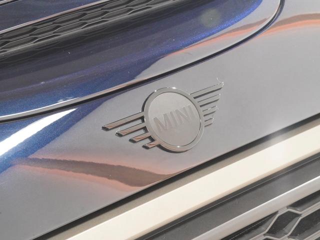 ＭＩＮＩ クーパーＳ　レゾリュート・エディション　限定車　禁煙車ワンオーナー　専用装備　クロス／レザレット／ヒーター　クルコン　ＡｐｐｌｅＣａｒＰｌａｙ　ワイヤレスチャージ　ヘッドアップディスプレイ　バックカメラ　障害物センサー　ＥＴＣ２．０　整備付（22枚目）