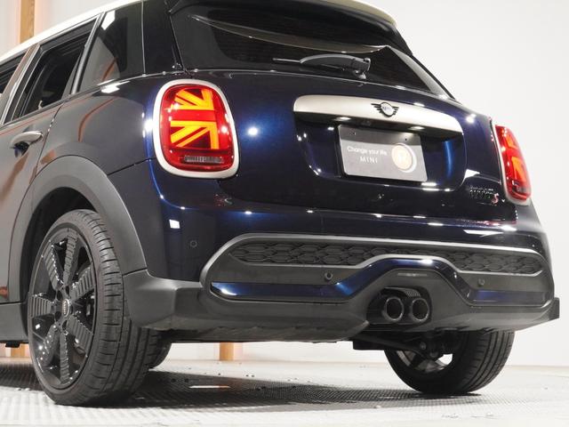 ＭＩＮＩ クーパーＳ　レゾリュート・エディション　限定車　禁煙車ワンオーナー　専用装備　クロス／レザレット／ヒーター　クルコン　ＡｐｐｌｅＣａｒＰｌａｙ　ワイヤレスチャージ　ヘッドアップディスプレイ　バックカメラ　障害物センサー　ＥＴＣ２．０　整備付（27枚目）