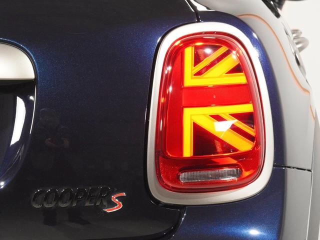 ＭＩＮＩ クーパーＳ　レゾリュート・エディション　限定車　禁煙車ワンオーナー　専用装備　クロス／レザレット／ヒーター　クルコン　ＡｐｐｌｅＣａｒＰｌａｙ　ワイヤレスチャージ　ヘッドアップディスプレイ　バックカメラ　障害物センサー　ＥＴＣ２．０　整備付（28枚目）