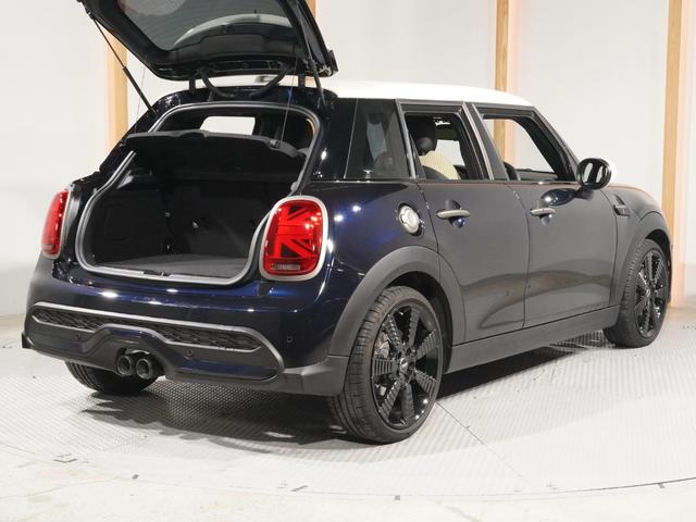 ＭＩＮＩ クーパーＳ　レゾリュート・エディション　限定車　禁煙車ワンオーナー　専用装備　クロス／レザレット／ヒーター　クルコン　ＡｐｐｌｅＣａｒＰｌａｙ　ワイヤレスチャージ　ヘッドアップディスプレイ　バックカメラ　障害物センサー　ＥＴＣ２．０　整備付（29枚目）