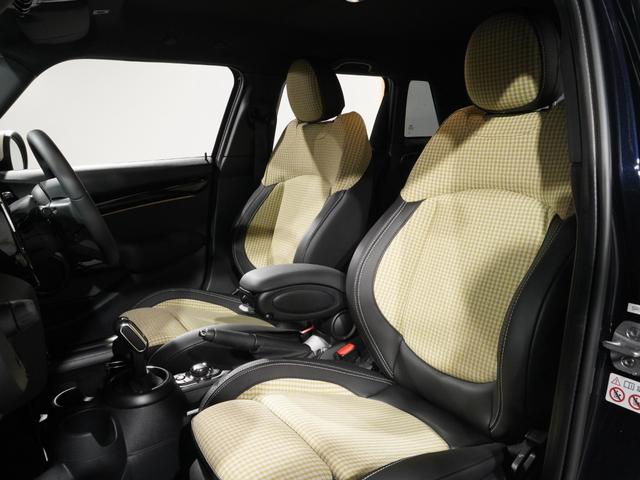 ＭＩＮＩ クーパーＳ　レゾリュート・エディション　限定車　禁煙車ワンオーナー　専用装備　クロス／レザレット／ヒーター　クルコン　ＡｐｐｌｅＣａｒＰｌａｙ　ワイヤレスチャージ　ヘッドアップディスプレイ　バックカメラ　障害物センサー　ＥＴＣ２．０　整備付（34枚目）