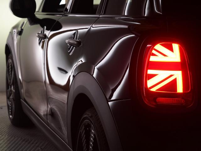 ＭＩＮＩ クーパーＳ　レゾリュート・エディション　限定車　禁煙車ワンオーナー　専用装備　クロス／レザレット／ヒーター　クルコン　ＡｐｐｌｅＣａｒＰｌａｙ　ワイヤレスチャージ　ヘッドアップディスプレイ　バックカメラ　障害物センサー　ＥＴＣ２．０　整備付（42枚目）