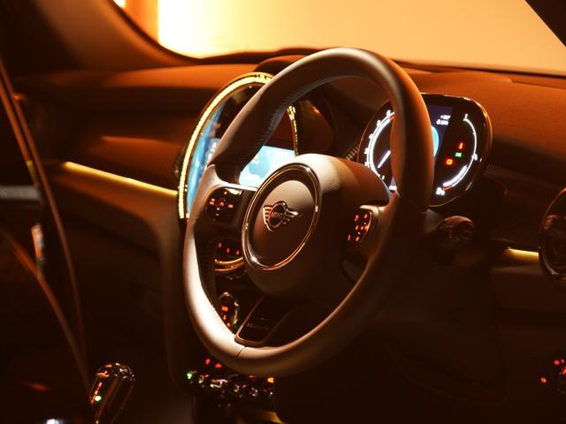 ＭＩＮＩ クーパーＳ　レゾリュート・エディション　限定車　禁煙車ワンオーナー　専用装備　クロス／レザレット／ヒーター　クルコン　ＡｐｐｌｅＣａｒＰｌａｙ　ワイヤレスチャージ　ヘッドアップディスプレイ　バックカメラ　障害物センサー　ＥＴＣ２．０　整備付（43枚目）