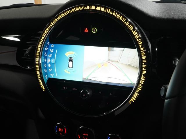 ＭＩＮＩ ジョンクーパーワークス　ジョンクーパーワークストリム　禁煙車　ワンオーナー　ハーフレザーシート　シートヒーター　ヘッドアップディスプレイ　アクティブクルコン　パーキングアシスト　バックカメラ　前後障害物センサー　純正ナビ　ＥＴＣ２．０　整備付（6枚目）