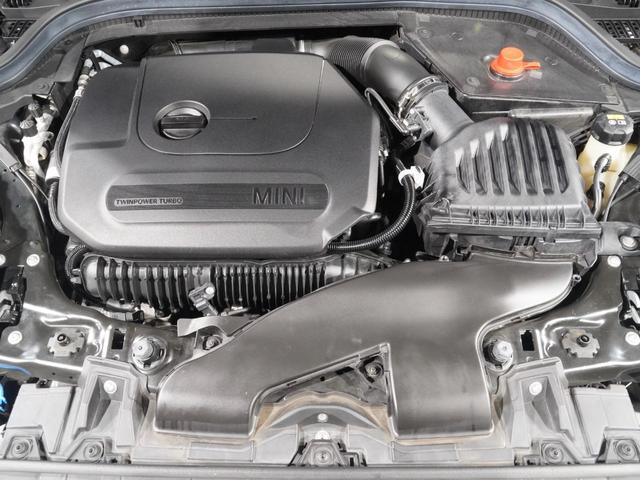 ＭＩＮＩ ジョンクーパーワークス　ジョンクーパーワークストリム　禁煙車　ワンオーナー　ハーフレザーシート　シートヒーター　ヘッドアップディスプレイ　アクティブクルコン　パーキングアシスト　バックカメラ　前後障害物センサー　純正ナビ　ＥＴＣ２．０　整備付（7枚目）