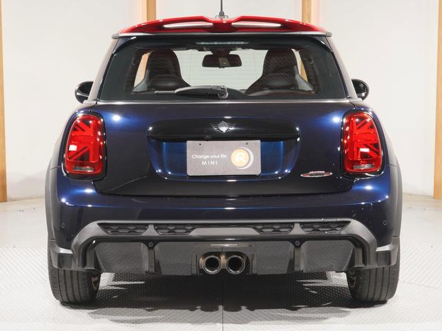 ＭＩＮＩ ジョンクーパーワークス　ジョンクーパーワークストリム　禁煙車　ワンオーナー　ハーフレザーシート　シートヒーター　ヘッドアップディスプレイ　アクティブクルコン　パーキングアシスト　バックカメラ　前後障害物センサー　純正ナビ　ＥＴＣ２．０　整備付（9枚目）